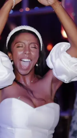 POV: Hot to go comes on at your wedding🤪 #fyp #foryou #2024wedding #hottogo #hottogochappellroan #chappellroan #bride 