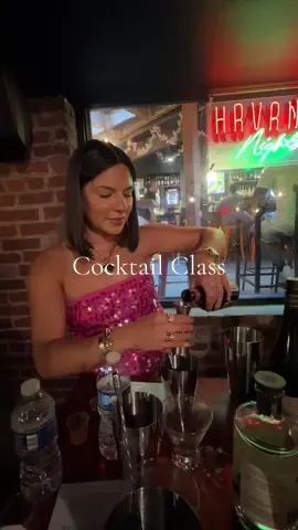 Such a fun experience at @Casta’s Rum Bar 🇨🇺! @Coconut Cartel #latinainfluencer #dccontentcreator #datenightideas #cocktailclass #cocktail #rum #latinacontentcreatorsontiktok #washingtondc #dctiktok #washingtondctiktok #dcfashion #fyp 
