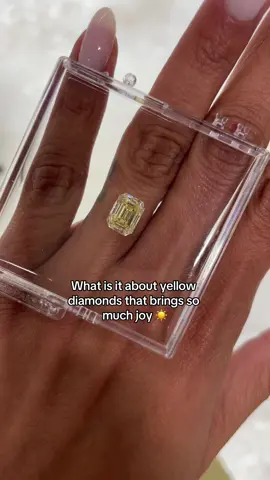 Something about the warm hue - the earth created yellow ☀️#yellowdiamonds #naturaldiamonds 