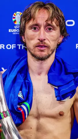Luka Modric eliminado. Nos dejó una foto desgarradora con el premio de MVP. #modric #lukamodric #croacia #EURO2024 #mvp #foto #futbol #deportesentiktok 