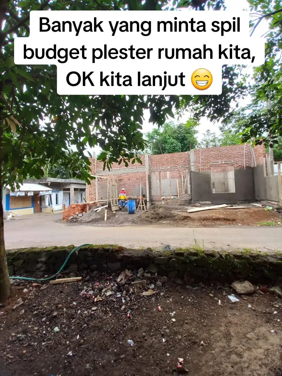 Membalas @ilhamescobar1 nih kak kita spil biaya plester rumah kita ukuran 7x10 meter dengan 1 tukang dan 1 laden/kenek pengejaan selama 50 hari. #plesterrumah #rumahukuran7x10 #budgetplesterrumah #rumahidaman #biayaplesterrumah 