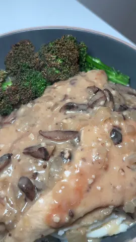Creamy Mushroom Chicken 🍄‍🟫  This meal is super easy to whip up! Add your carbs of choice (or none at all) & vegetables! We love mushrooms in this house! Would you try this?  10 oz. mushrooms 2 Tablespoons salted butter 2 large boneless skinless chicken breasts Salt/Pepper ½ cup all-purpose flour 3-4 Tablespoons olive oil Sauce 2 ½ cups beef broth 1 chicken bouillon cube or 1 tsp better than bouillon 1 tbs Worcestershire sauce 1 teaspoon garlic powder ½ cup white wine 2 tbs garlic, minced 3 Tablespoons cornstarch 1/3 cup heavy cream #asmr #asmrsounds #asmrtiktoks #asmrvideo #EasyRecipe #fyp #viral #trending #fyppppppppppppppppppppppp #cook #cookwithme #food #Foodie #FoodTok #FoodLover #dinner 