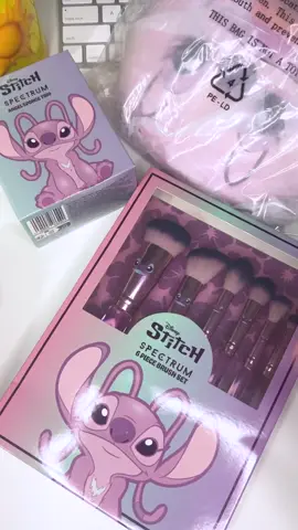 Perfect for Stitch Fans 💙💗🌺🌊 @Spectrum Collections #stitchcollection #stitchlover #stitchandangel #disney #disneycollection #disneyfan #disneylover #disneymakeup #makeup #makeupbrushes #disneystitch #disneyfyp #fyp #foryou #foryoupage #shopping 