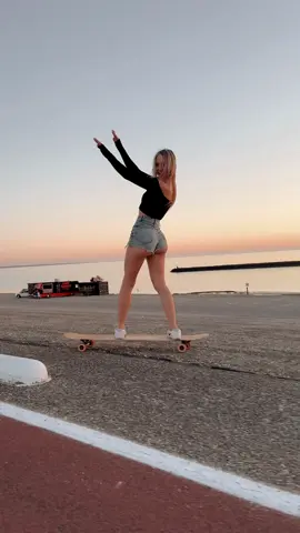 wait for it #fyp #longboarddancing #sunset 