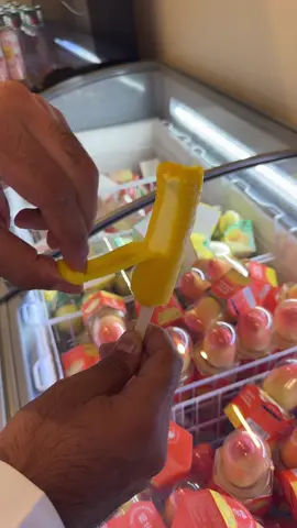 For the first time you can peal your ice cream Banana flavor only at dana al jadah supermarket #الشعب_الصيني_ماله_حل😂😂 #fyp #supermarket #imported #icecream 