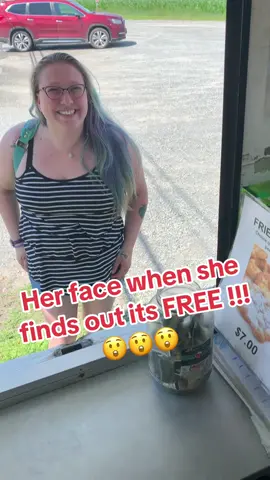 #foodtruck #vindogsfoodtruck #cookingvideo #streetfood #roadfood #newhampshire #summervibes #frying #FoodTok #freelunch #frieddough #pizzadough #fairfood 