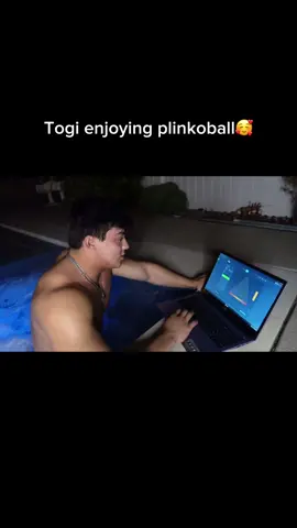 Enjoy Togi peacfully playimg plinkoball🥰 Credit: Togi #gym #gymrat #Fitness #GymLife #workout #gains #aesthetics #bodybuilding #gymmotivation #muscle #physique #togi #plinko #gambling 