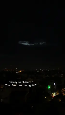 Cái này có phải UFO hông mọi người ở Thảo Điền thức coi nha, đang có luôn á, 5h sáng nè