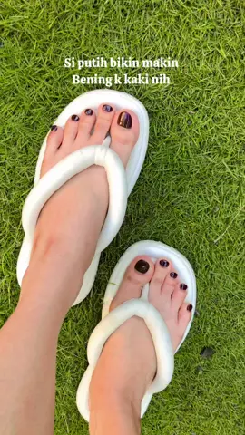 sandal japit putih juga gak pernah gagal #sandaljapit 