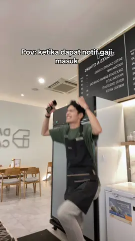 Happy nya buka main gyg 💃  #notifgajian #saputraagungg #maukopiataunonkopi #baristapalembang #barista #baristaproblems 