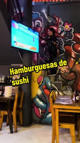 un japones ve esto y se mword #sushiburger #hamburguesadesushi #sushi 