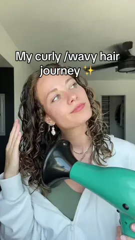 Curls come in all shapes and sizes 🩷#curlyhair #wavyhair #curls #curlyhairtutorial #curlyhairroutine #wavyhairroutine #creatorsearchinsights 