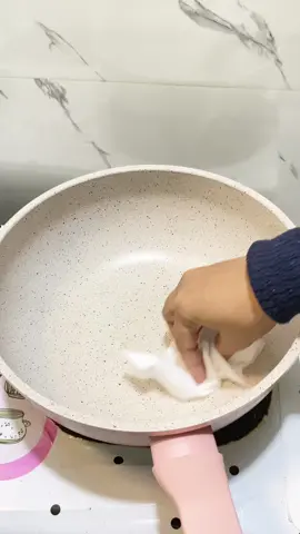 Wajan Stein Cookware Glow Pan series ini wajan anti lengket yang sudah bebas dari PFOA ya Bun jadi aman untuk kesehatan , diameternya 26cm ideal banget untuk masak sehari-hari pilihan warna ada dikeranjang kuning ya Bun . #wajansteincookware #glowpanseries  #wajanantilengket #wajan26cm #steincookware #wokpansteincookware 