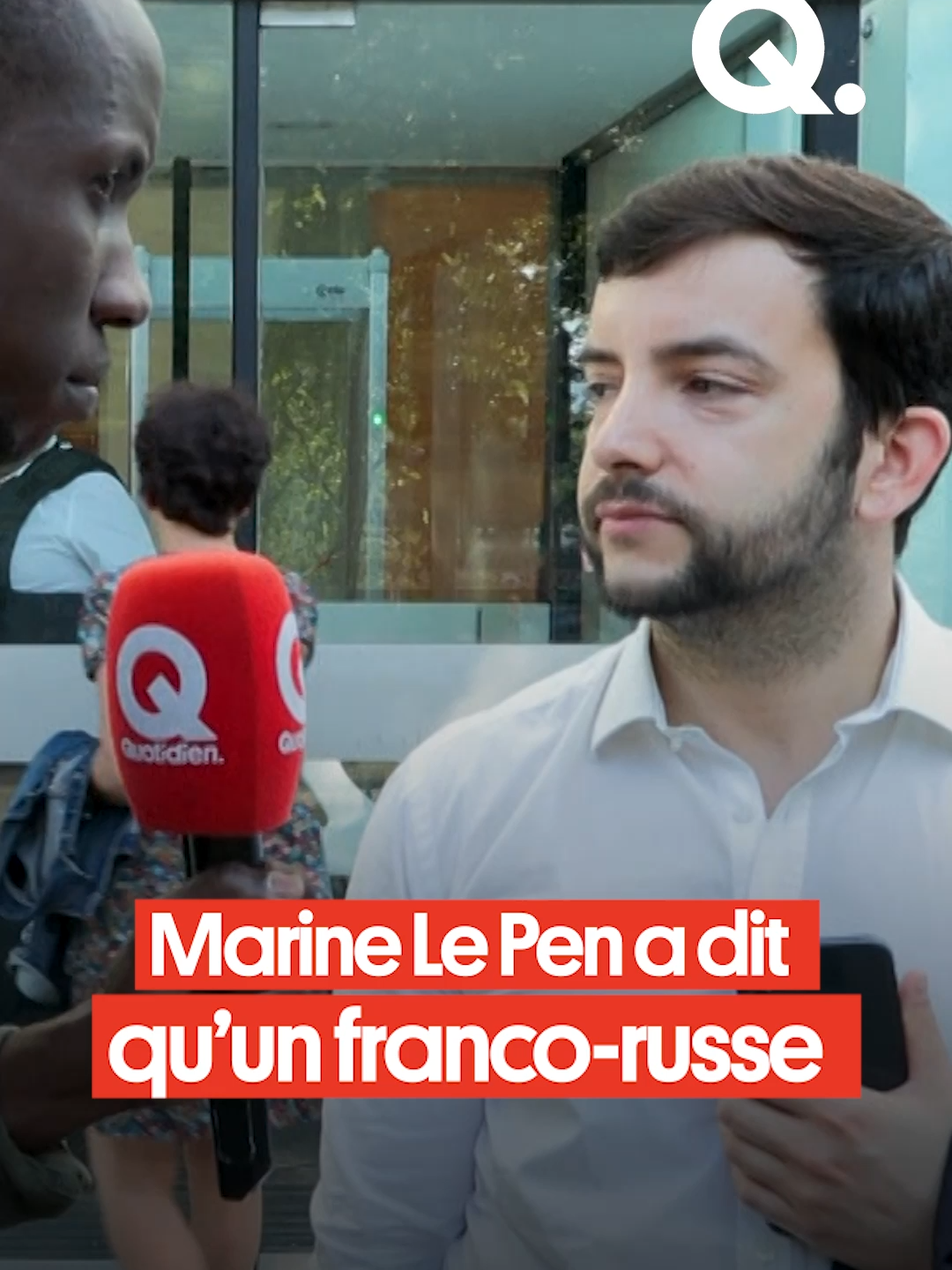 Jordan Bardella a annoncé vouloir interdire l’accès aux « postes les plus stratégiques de l’État » pour les citoyens binationaux. Marine Le Pen a a renchéri en disant qu'un franco-russe ne pourrait pas diriger une centrale nucléaire. Abda Sall, muni de ses deux passeports français et sénégalais, est allé poser la question au député RN sortant, Jean-Michel Tanguy. #quotidien #interview #rn #rassemblementnational #video #news #tiktoknews #france #tiktokfrance #jeanmicheltanguy #bardella #jordanbardella #lepen #marinelepen