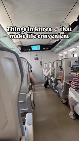 In Korea, you can easily find wireless mobile phone chargers in public transportation. Many buses, trains, and subways are equipped with wireless charging pads, making it convenient for passengers to keep their devices powered on the go. Is it the same in your country? #wirelesscharger #busan #busantravel #koreanculture #lifeinkorea #foreignerinkorea #koreatravel #koreatrip #visitkorea #visitbusan #ktx #makesense 