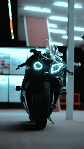 9+10=21 @daniel 😂💀 #s1000rr #s1000rriders #bikelove #bmwmotorrad #bmws1000rr #quiet #qptw #nightshot #film #bikesof7eleven #beanbuilt #shotat7eleven #onlyat7eleven 