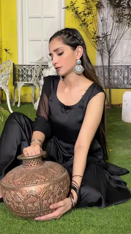 Acha g? 🖤🖤.  #wardamalik 