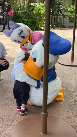 that is the cutest thing ever 🥺  #disneylandparis 