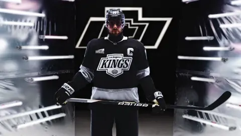 New unis just dropped 🔥🔥 #lakings #NHL 