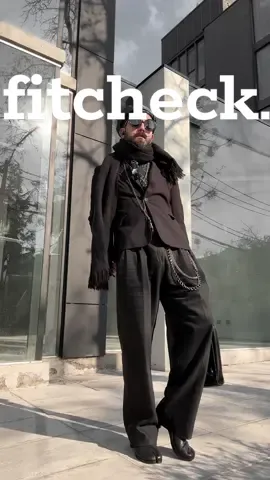 ¿Funciona este outfit como corporate goth? 🤔 no estoy seguro, mi trabajo me permite andar mucho mas alternativo que la mayoria  #alternativefashion #corporategoth #outfitideas #blackoutfit #menstyle #altootd #StreetFashion 