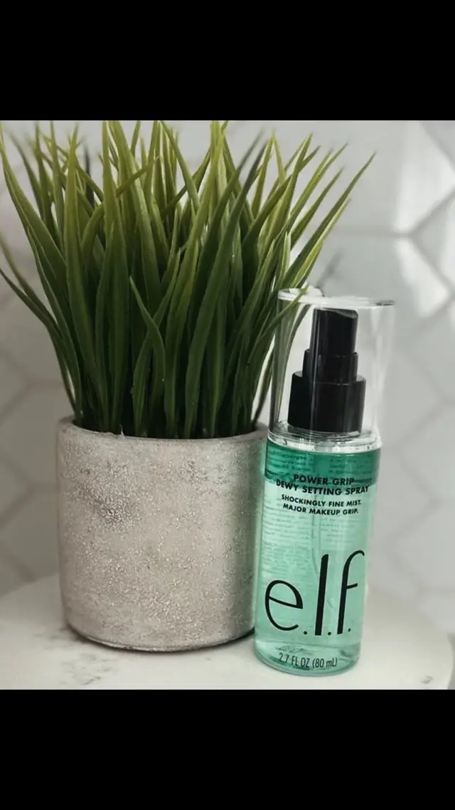 I was so excited to try this setting spray and I absolutely love it. I have used it a couple of times last week. I would spray it over my face after putting on my makeup in the morning. It has a bi-phase setting which gives your skin moisture and sets your makeup lasting longer all day. It leaves your skin with a nice fresh finish look. This would be great for the summer hot days. You can take with you anywhere. Received sample from Topbox! @Topbox @elfcosmetics  #topbox #tryitwithtopbox #elfsettingspray #freeproducts #freesample #ugccreator 