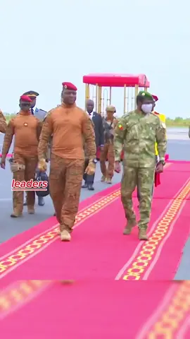 le Président du Mali au Burkina Faso le colonel assimi goïta le capitaine Ibrahim Traoré président du Faso #titokburkina🇧🇫🇧🇫🇧🇫 #tiktokmali🇲🇱223 #tiktoksenegal🇸🇳 #tiktoknigeria🇳🇬 #malitiktok🇲🇱 #burkinatiktok🇧🇫 #capitaine_Ibrahim_Traoré 