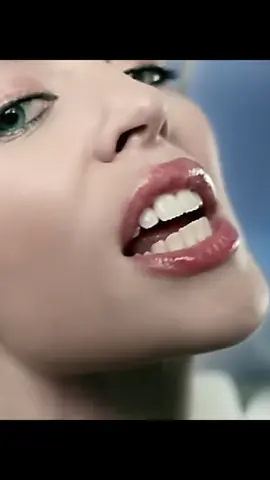Kylie Minogue - Can't Get You Out of My Head 8 Septiembre 2001 Album: Fever #canal28 #mtv #vh1 #muchmusic #exa #alfaradio #party #music #summervibes #musicvideo #parati #feed #greenscreen #nostalgia #recuerdomusical🎶 #rock #pop #alternative 