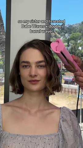 Trademark Beauty hair waver designed with short hair in mind but great for all lengths! Some of the things I love: Creates a loose wave  Four temperature settings Creates ions for added shine Auto shut off feature  Heats quickly Enclosed so you dont burn yourself Easy to travel with   #babewavesx #trademarkbeauty #hairwaver #haircrimper #shorthair #shorthairstyle #beachywaves 