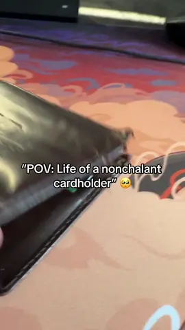 Life of a nonchalant card holder 💳 #nonchalant #wallet #cardholder 