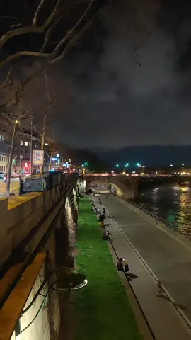 📍 PARIS 🗼  ... #france #jo2024 #paris #france🇫🇷 #seine #night #nightvibes #parisbynight #tik #tiktok 