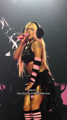 Bichota sei una regina 🌸 una noche en medellín remix live ✨ Milan, Italy @Karol G #KAROLG #MananaSeraBonitoTour #karolgtour #karolglive #unanocheenmedellin 