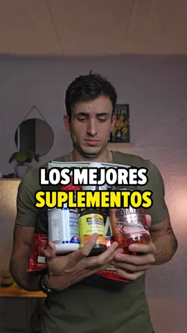 SUPLEMENTOS 💊💪
 
 Creatina:
 
 • Te ayuda a preservar la fuerza y masa muscular en déficit. 💪🏽
 •Mejora el rendimiento deportivo (en el gym) 🏋🏽
 •Mejora la resistencia 🏃🏽
 Ayuda en la reparación muscular 🩹
 •Aumenta músculo a largo plazo 📈
 •Mejora funcionamiento cognitivo del cerebro 🧠
 
 DOSIS: consume 0.1g x kg de peso diariamente sin importar si entrenaste o no. Funciona por acumulación así que no te saltes días. 📅
 
 Cafeína:
 
 •Se ha mostrado que en dosis correctas mejora el rendimiento. ⚡
 •Dosis de 100-200 mg te ayudarán a estar más atento y despierto (pueden evitar lesiones por falta de sueño) ☕
 •300-400 mg te ayudarán a mejorar el rendimiento en el gym. 🏋🏽
 
 •Proteína en polvo:
 
 •Muy práctica, te recomiendo la de suero de leche porque suele tener mejor perfil de aminoácidos (más completa). 🥛
 •Si te cae pesada (a algunas personas les pasa) puedes probar alguna proteína vegana, solo revisa que tenga perfil de aminoácidos en la etiqueta y que de preferencia tenga más de 2-2.5g de leucina por porción. 🌱
 
 •Multivitamínico:
 
 No debería ser necesario si llevas una buena alimentación, pero puede ser útil si estás en déficit y te hace falta, consulta con tu nutriólog@. 🍎
 
 •Omega 3:
 
 Mejora la producción de hormonas y te ayuda a mejorar tu salud cardiovascular. 🫀
 
 •Magnesio:
 
 Previene lesiones y calambres, mejora la calidad de sueño y puede mejorar tus niveles de estrés y tu estado de ánimo. 😴🧘🏽
 
 •Melatonina:
 
 Tómate mínimo 2-3 mg unos 30 minutos antes de dormir. Puedes tomar hasta 10 mg (2 gomitas suelen ser 10 mg). Pero te recomiendo primero pruebes una dosis más baja. 🌜💤
 
 •Ashwagandha:
 
 Reduce el estrés y la ansiedad, mejora la calidad de sueño y reduce la fatiga. Suele reducir los niveles de cortisol. 🌿😌
 
 ¡Cualquier duda en los comentarios! 💬👇🏽
 
 #Suplementos #Fitness #Salud #Creatina #Cafeína #ProteínaEnPolvo #Multivitamínico #Omega3 #Magnesio #Melatonina #Ashwagandha #GymLife #Nutrición #Bienestar #AndoniQuerol #ConsejosDeSalud #vidasaludable 