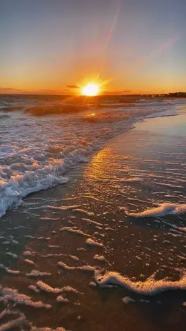 BREATHE…  PICTURE YOURSELF SITTING RIGHT HERE IN THE WARM OCEAN WAVES THE SMELL OF SALT WITH YOUR FEET BURIED IN THE WARM SAND AS THE WAVES CRASH GENTLY OVER YOUR LEGS ON THIS BEAUTIFUL WARM SUMMER NIGHT….SAVE THIS FOR WHEN YOU NEED IT. PRESS YOUR SCREEN,PRESS “clear display” for your viewing pleasure.#capecodboy4life 