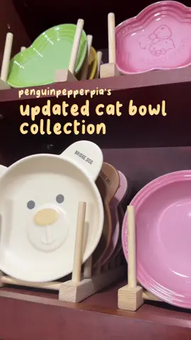 Plates + separate stand is the combo 💕 they take up less space than elevated bowls! Glad everyone likes them 🥰#catbowls #catplates #catbowlcollection #cuteplates #lecreuset 