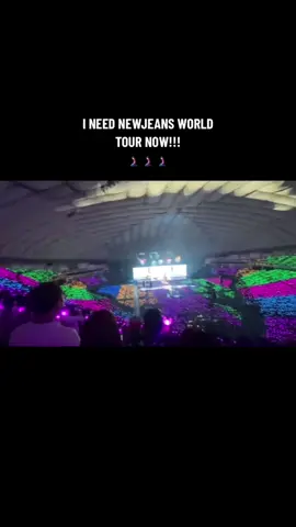 this being their fanmeeting in tokyo dome is crazy #newjeans 