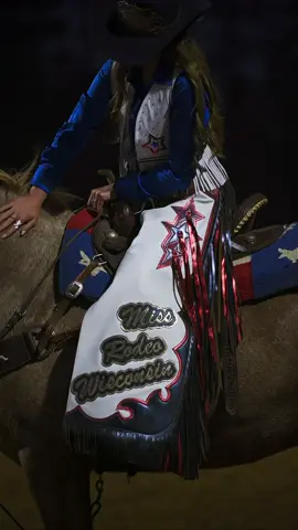 👸🏼❤️🤍💙 #barrelracer #barrelhorse #barrelracing #barrelracingtok #barrelrace #barrelhorses #barrelhorsesoftiktok #prca #rodeo #rodeo #prcarodeo #prcarodeos #rodeolife #rodeotok #prorodeo #wpra #rodeoqueen 