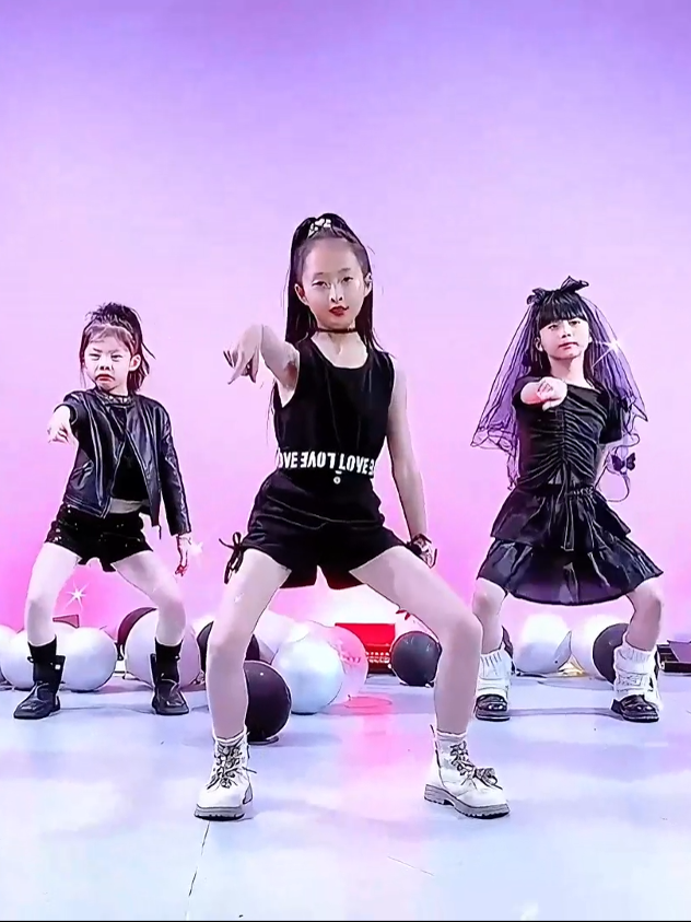 0627Aren't you tired? Aren't you tired of running 24 hours a day?: Anh không mệt sao  #kidsdance #viral #viralvideo #dancekids #thdance #zumba #zumbakids #hiphop #hiphopkids #funny #dancetrend #trend #dance #dancechallenge #fyp #fypシ #trending #viraldance