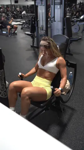 Gimme the tris 😝🤓 Fit is @DFYNE code angel 💛