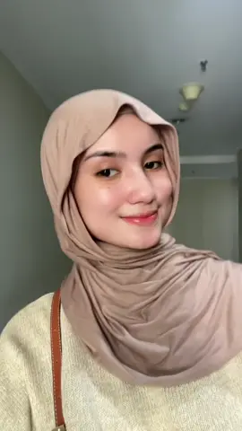 wearing pashmina kaos @Billieve coffe 🤎