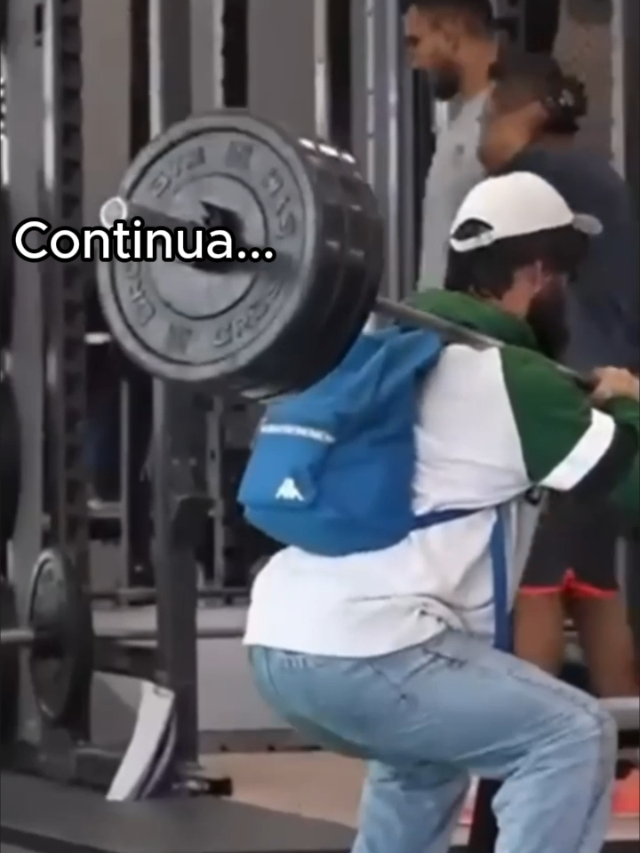 AGACHAMENTO DO CHAVES 180 KG PARTE 1 @anatoly_bugs #anatoly_legendado_br #anatoly_bugs #GYM #PRANK #powerlifting #crossfit #crossfitgirl #BRASIL #ACADEMIA #MAROMBA