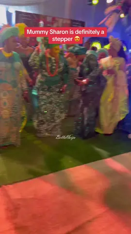 Mummy Sharon has some moves 🔥😍 vc-@bellanaija #pulsenigeria #crazyaboutus24 #loveunitesus24 #wedding 