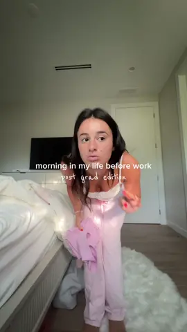 My morning before my 9-5 post grad edition💌 barely woke up this morning but we did it #workfromhome #wfh #postgrad #postgradadvice #jetsetpilates #pilatesmiami #miami #influencer #contentcteator #health #morningroutine #skincare #alo 