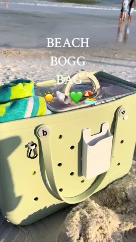 Packing my bogg bag for the beach 🏖️💚👙🍇🐚☀️ #boggbag #beachbag #poolside #beachessentials #packwithme #snackideas #beachvibes #boggs #asmr #snacklebox #beachlife #vacation #vacationessentials #beachmusthave packing my beach bag bogg bag packing beach must have beach with kids pack with me asmr satisfying video 