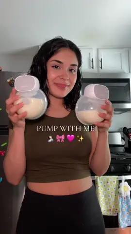 Pump with me 🤱🏻✨ this was my first time using the momcozy s9pro pump and i loved it! 9.5 ounces of liquid gold for my baby girl 🎀🩷 #breastfeedingmama #breastfeed #nursingmom #pumpwithme #pumpingmom #breastmilk #liquidgold #milksupply #postpartum #newborn #MomsofTikTok #babiesoftiktok #momof2 #momcozy #fyp #parati 