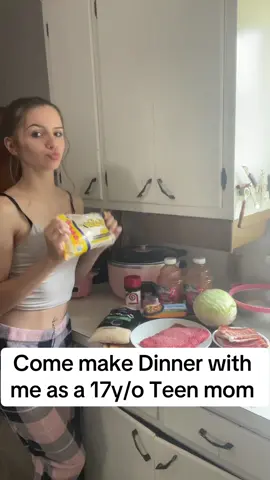 come make dinner with me as a 17y/o teen mom #fyp #viralvideo #xyzabc #teenmomma #MomsofTikTok #parentsoftiktok #cooking #dinnerrecipe #dinner 