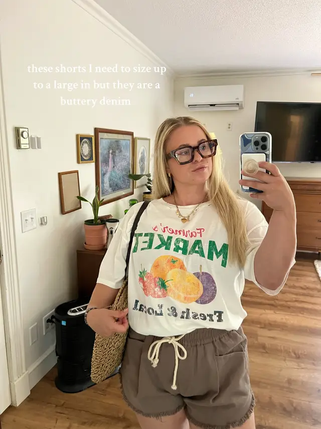 Sahm summer ootd #sahmootd #sahmootds #sahmoutfits #summeroutfits #summerootd #summerootds #beachyvibes #totebag #beachtote #distressedshorts #highriseshorts #frayedshorts #brownshorts #oversizedtee #graphictee #whitetee #midsizefashion #comfycute #comfyclothes 