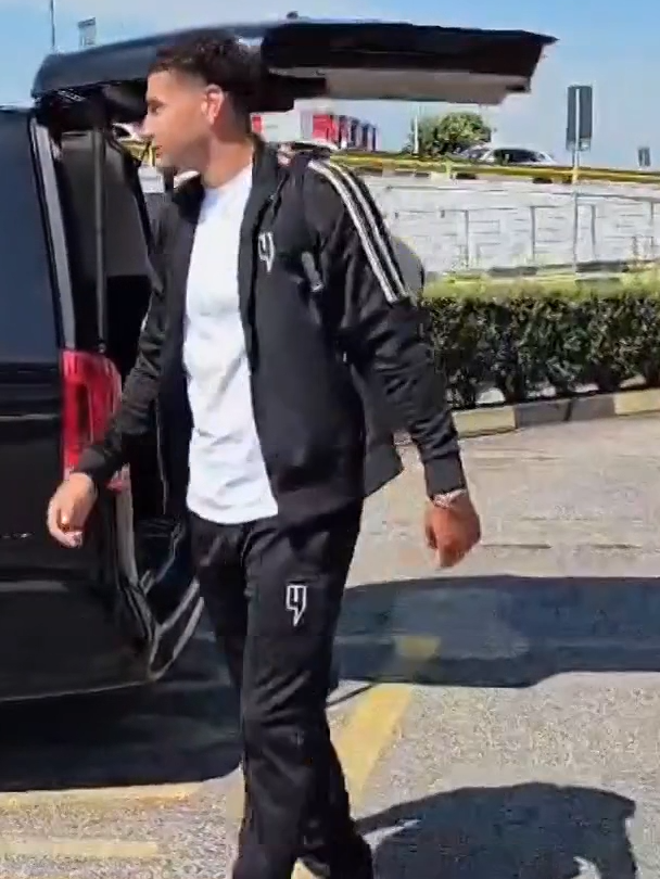 Ben Godfrey has arrived in Milan ahead of his £10m move to Atalanta from Everton 💰 #transfers #footballtiktok #football #everton #atalanta #skysportsnews