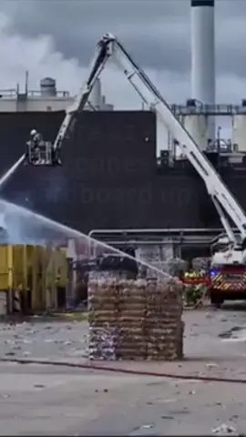 Residents were urged to keep their doors and windows closed #fire #nechells #birmingham #firefighters #uk #brum #news #foryoupage