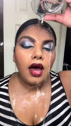 I dont  know how yall did this trend so smoothly. I tried and will probably attempt it one more time. Definitely fun. 💙#makeup #trend #blue #billieeilish #billie #bluemakeup #beauty #watertransition #makeuptransition #makeuptrend #transition #fun 