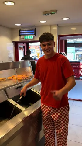Live tonight from 5:30pm👌🏻 #chippy #chipshop #foryou #fyp #foryoupage #paisley #scottishchippy #virall #foru #scotlandtiktok #chippylife #makeitviral #tatties ##makemefamous #chips #chippychips #sausagesupper #sausage 
